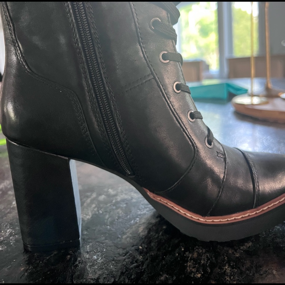 NWT Naturalizer leather boots.